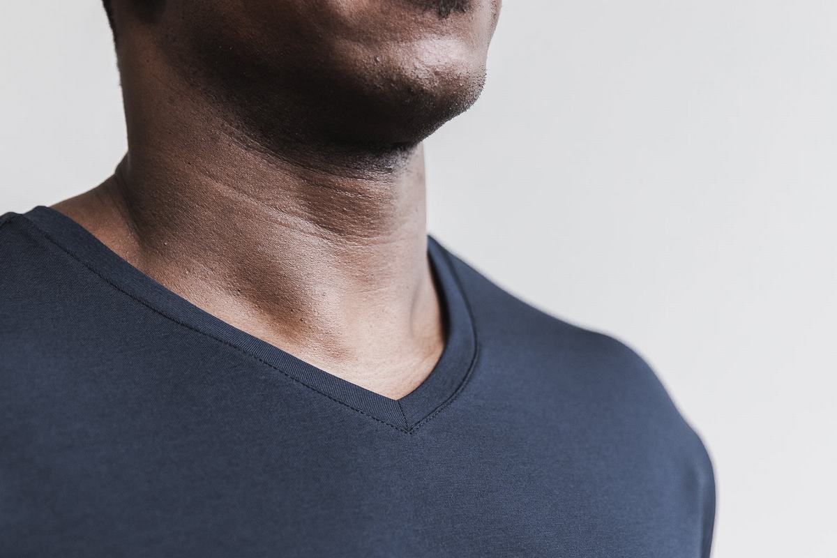 Nobull Lightweight V-Neck T-shirts Heren Donkerblauw | 206713-CTU