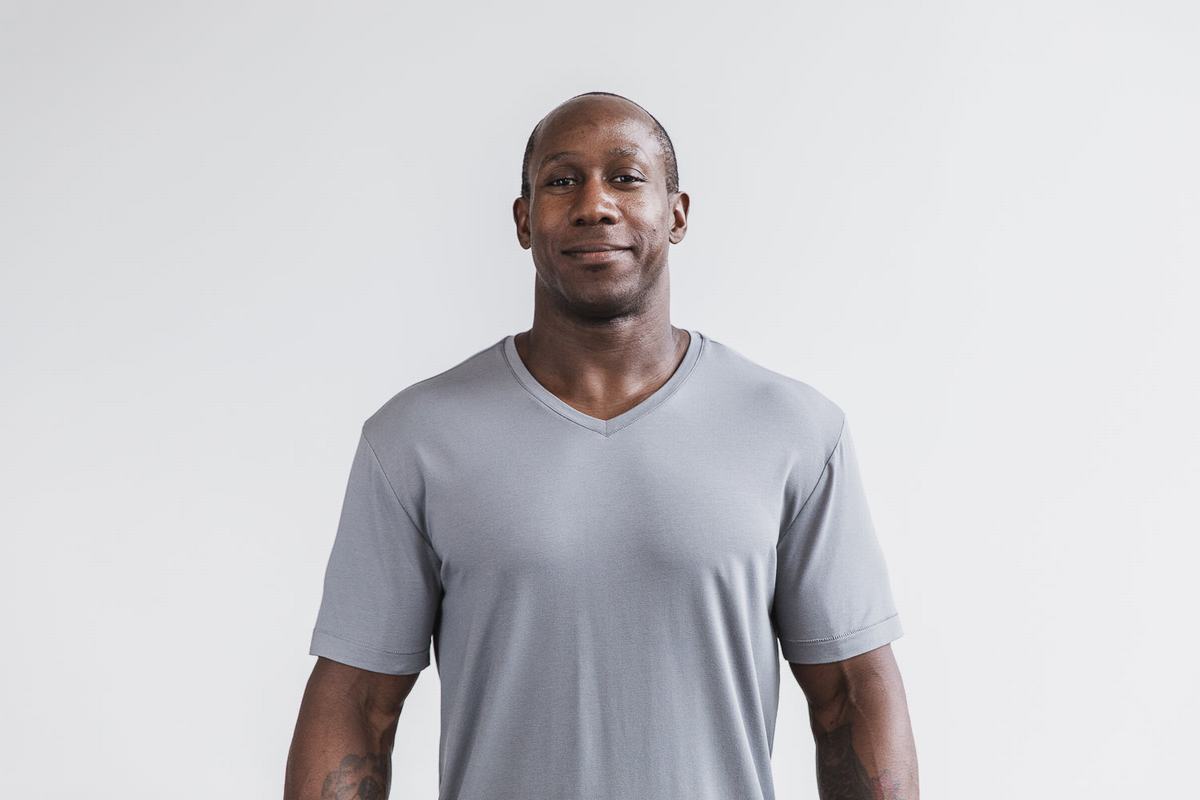 Nobull Lightweight V-Neck T-shirts Heren Donkergrijs | 794216-CSH